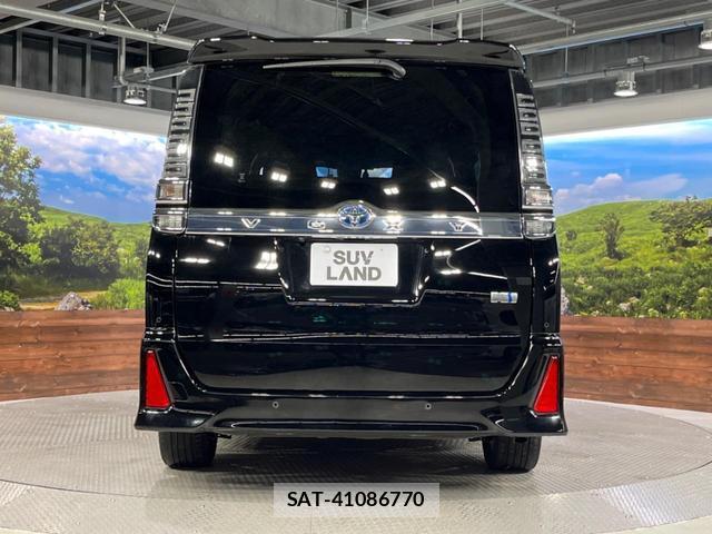 Toyota VOXY 2019-11 8812959-16