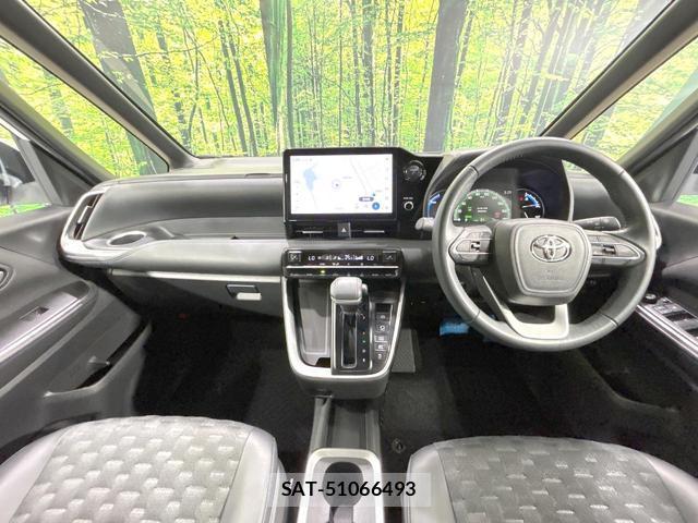 Toyota VOXY 2024-03 8812970-1