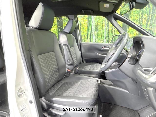 Toyota VOXY 2024-03 8812970-7