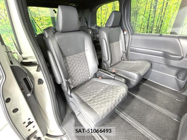 Toyota VOXY 2024-03 8812970-8