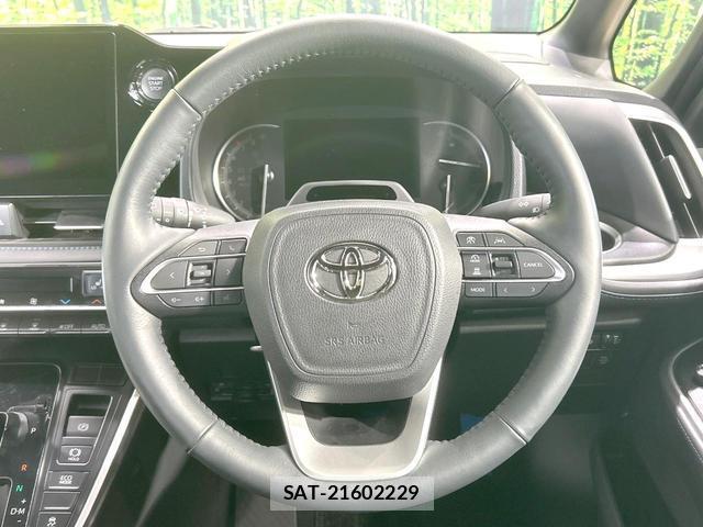 Toyota VOXY 2024-03 8812972-11
