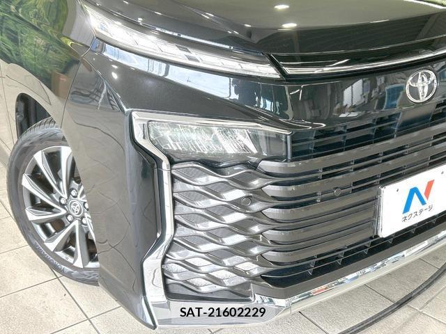 Toyota VOXY 2024-03 8812972-12