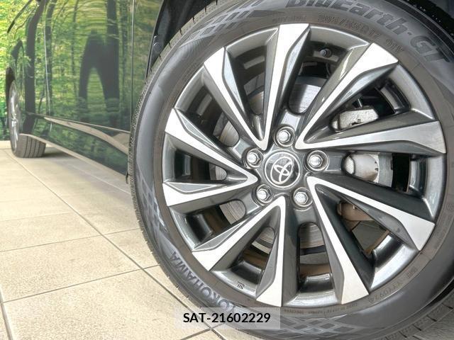 Toyota VOXY 2024-03 8812972-13