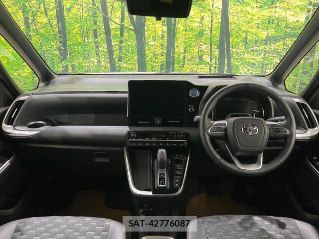 Toyota VOXY 2023-11 8813123-1