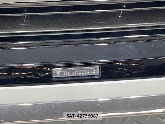 Toyota VOXY 2023-11 8813123-2