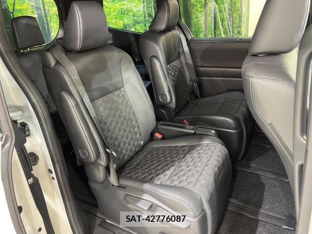 Toyota VOXY 2023-11 8813123-7