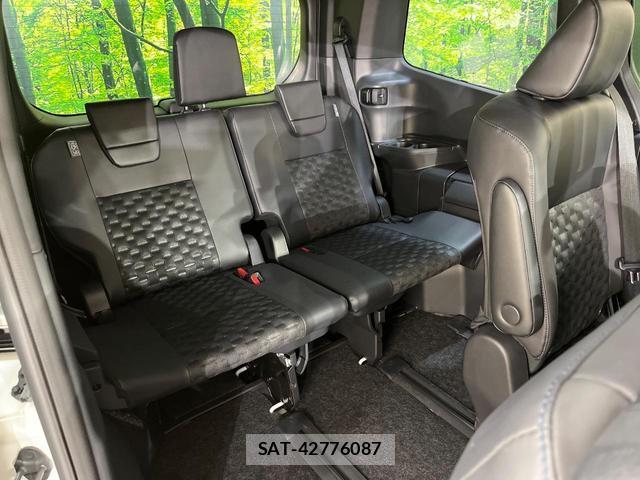 Toyota VOXY 2023-11 8813123-8