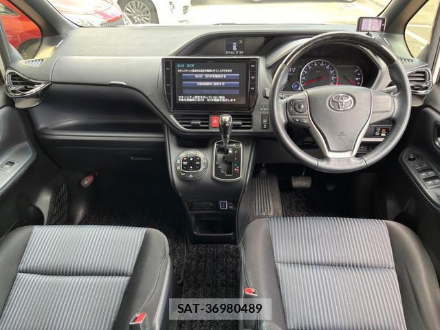 Toyota VOXY 2014-04 8813142-1