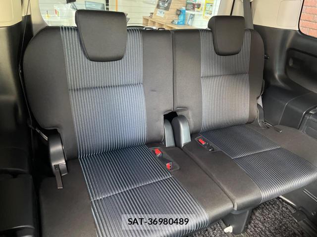 Toyota VOXY 2014-04 8813142-12