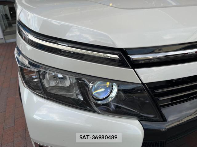 Toyota VOXY 2014-04 8813142-14