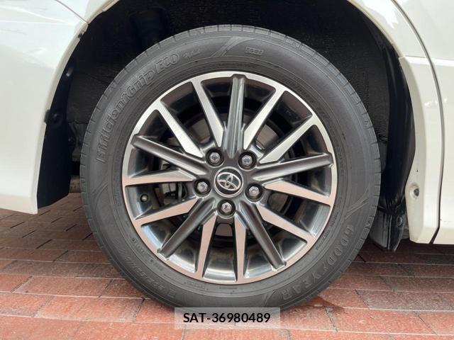 Toyota VOXY 2014-04 8813142-15