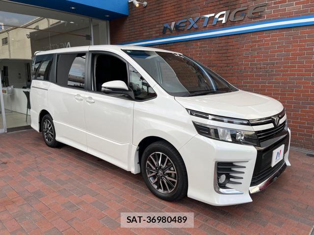 Toyota VOXY 2014-04 8813142-18
