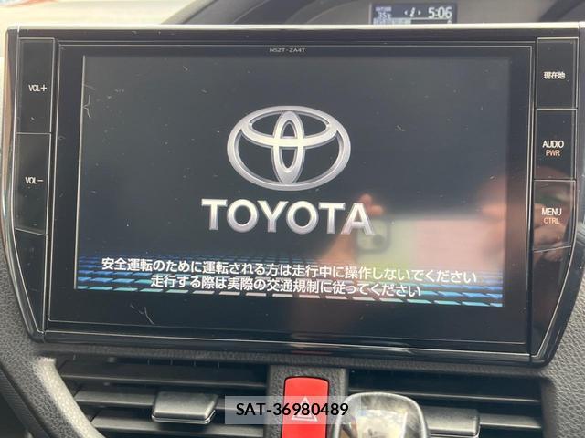 Toyota VOXY 2014-04 8813142-2