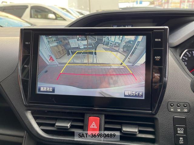 Toyota VOXY 2014-04 8813142-3