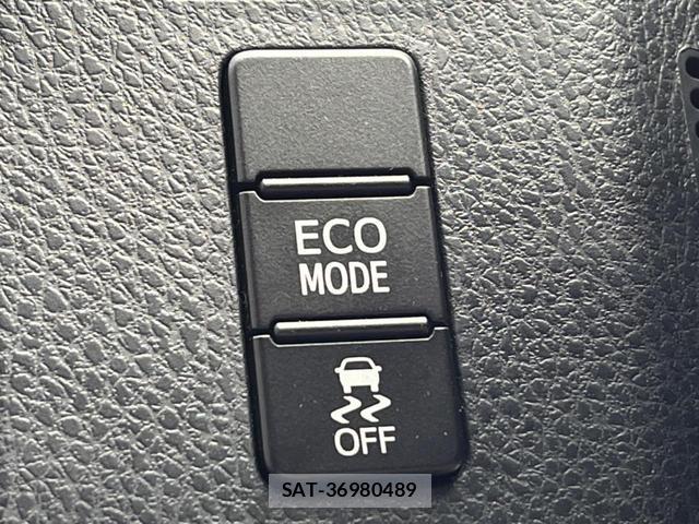 Toyota VOXY 2014-04 8813142-7