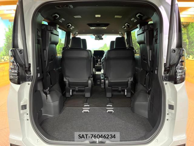 Toyota VOXY 2026-08 8813158-12