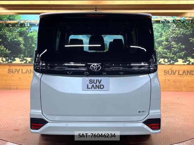 Toyota VOXY 2026-08 8813158-16