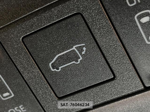 Toyota VOXY 2026-08 8813158-8