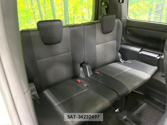 Toyota VOXY 2017-09 8813174-10