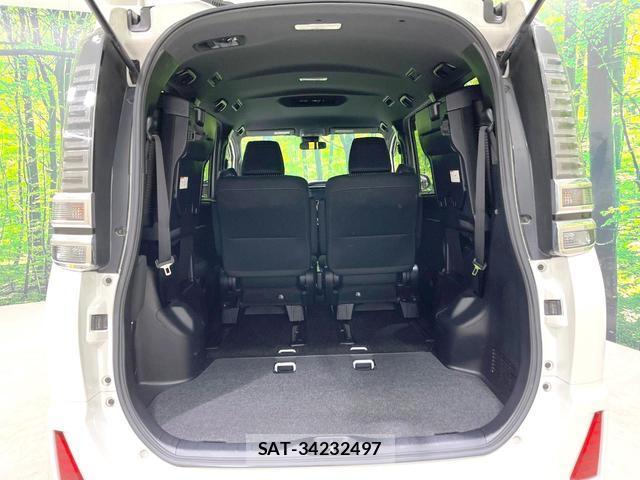 Toyota VOXY 2017-09 8813174-11
