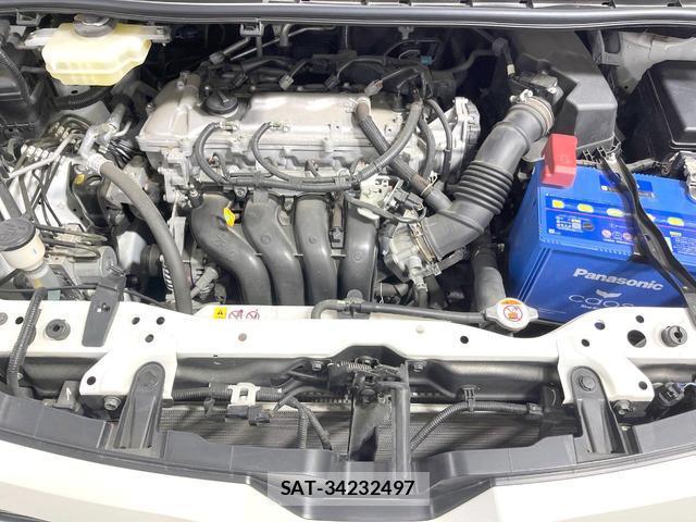 Toyota VOXY 2017-09 8813174-12