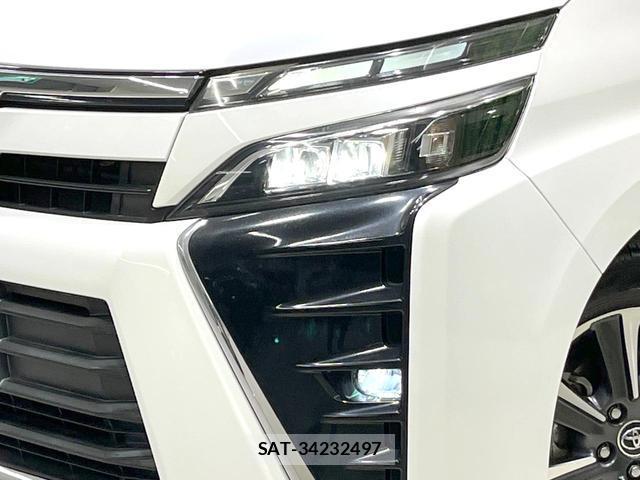 Toyota VOXY 2017-09 8813174-13