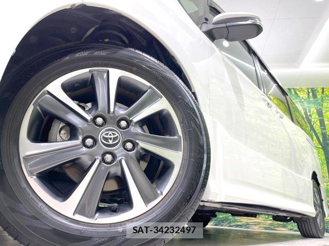 Toyota VOXY 2017-09 8813174-14