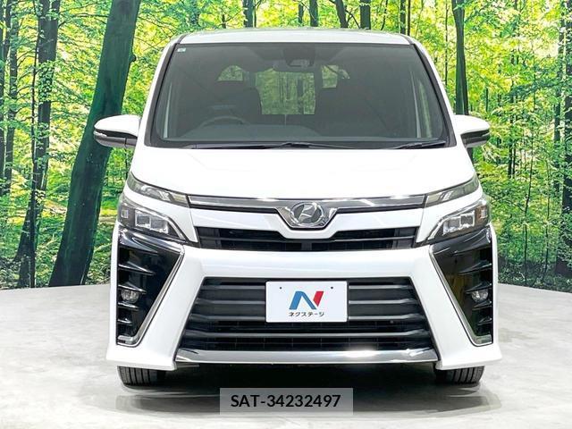 Toyota VOXY 2017-09 8813174-15