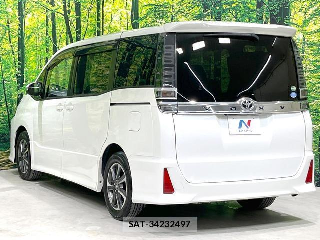 Toyota VOXY 2017-09 8813174-18
