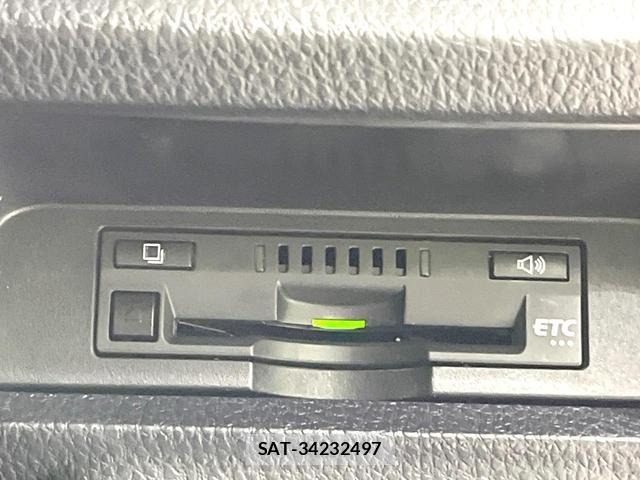 Toyota VOXY 2017-09 8813174-6