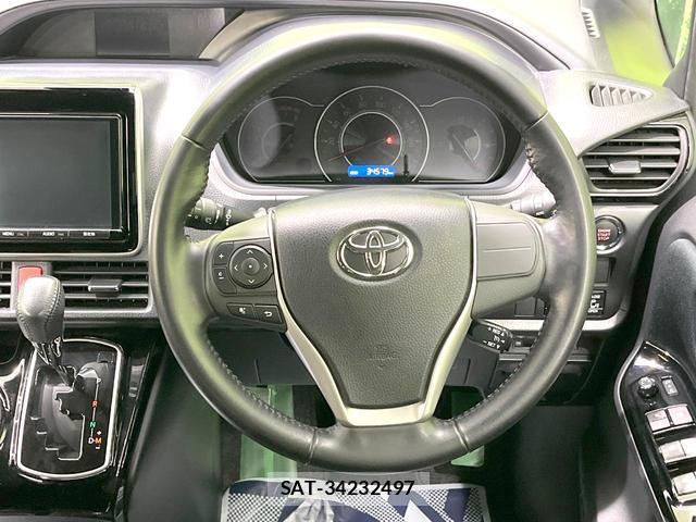 Toyota VOXY 2017-09 8813174-7