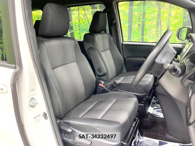 Toyota VOXY 2017-09 8813174-8
