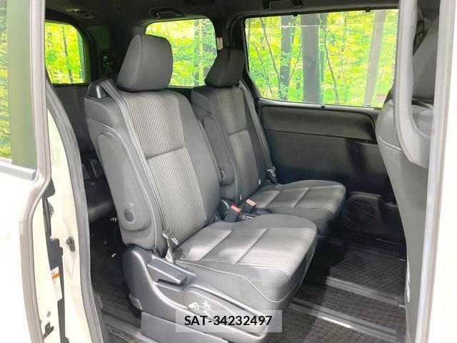 Toyota VOXY 2017-09 8813174-9