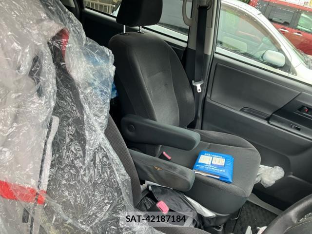 Toyota VOXY 2009-03 8813258-11
