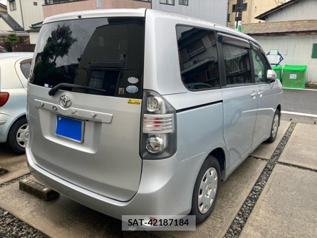 Toyota VOXY 2009-03 8813258-13