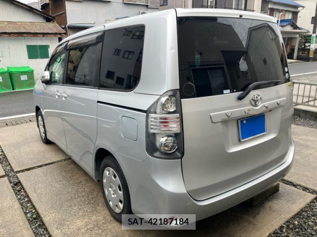 Toyota VOXY 2009-03 8813258-2