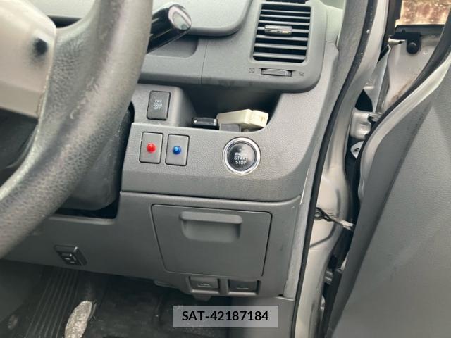 Toyota VOXY 2009-03 8813258-9