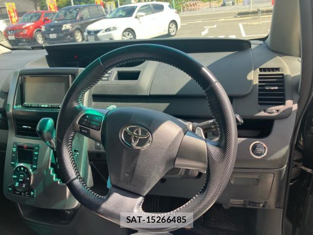 Toyota VOXY 2012-06 8813264-13