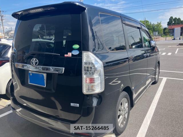 Toyota VOXY 2012-06 8813264-2