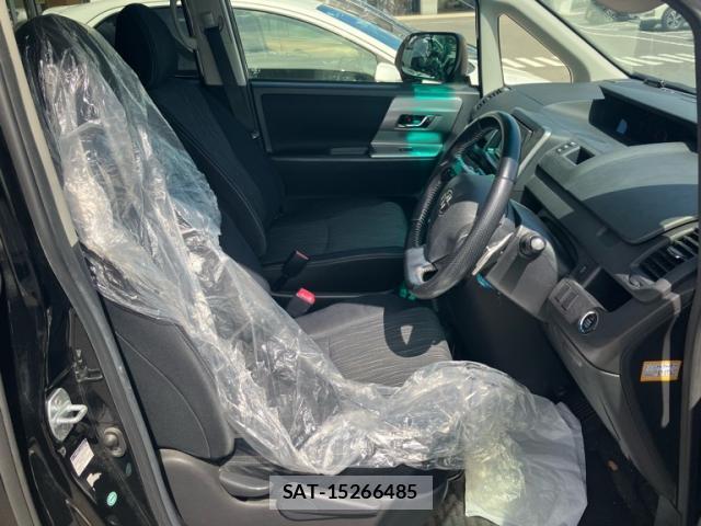 Toyota VOXY 2012-06 8813264-7
