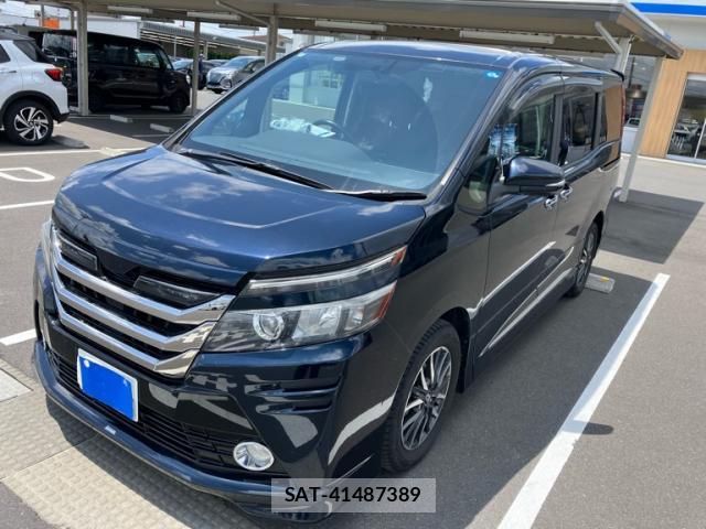 Toyota VOXY 2014-04 8813304-0