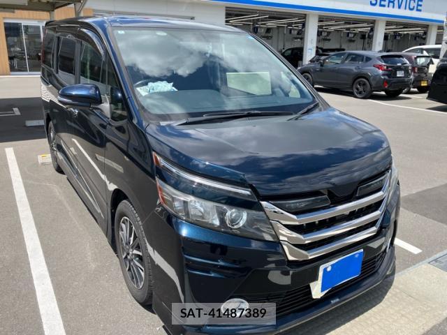 Toyota VOXY 2014-04 8813304-1