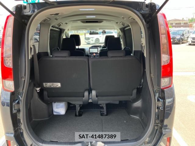 Toyota VOXY 2014-04 8813304-10
