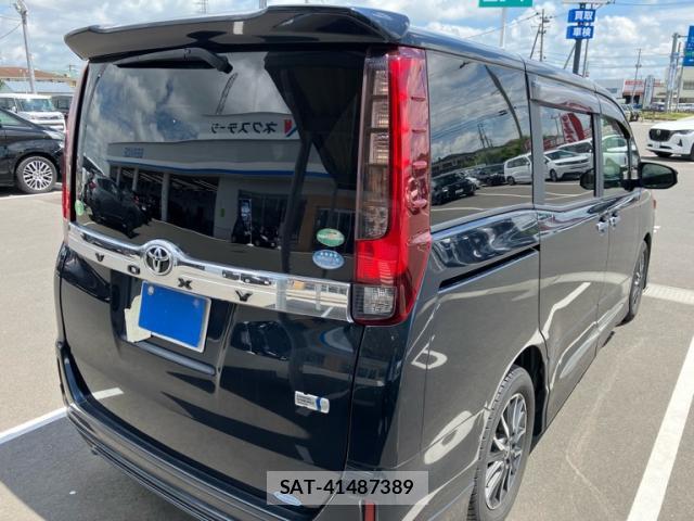 Toyota VOXY 2014-04 8813304-8