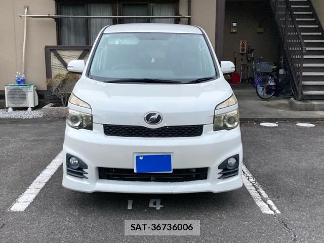 Toyota VOXY 2010-10 8813323-0