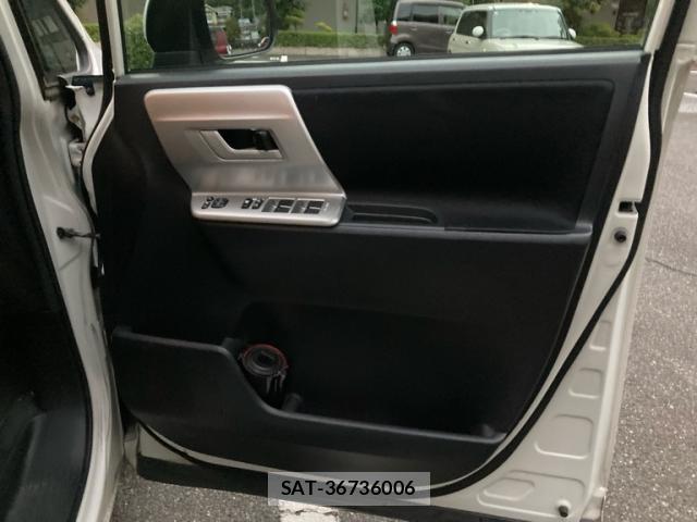 Toyota VOXY 2010-10 8813323-10
