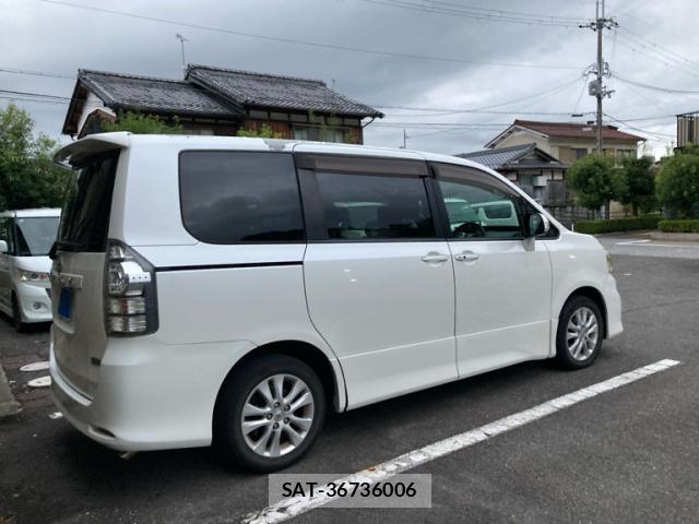 Toyota VOXY 2010-10 8813323-12