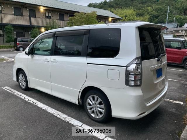 Toyota VOXY 2010-10 8813323-13