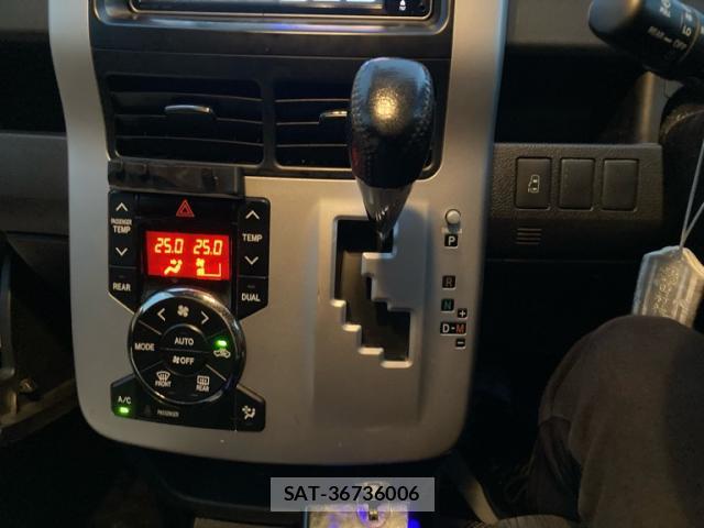 Toyota VOXY 2010-10 8813323-19