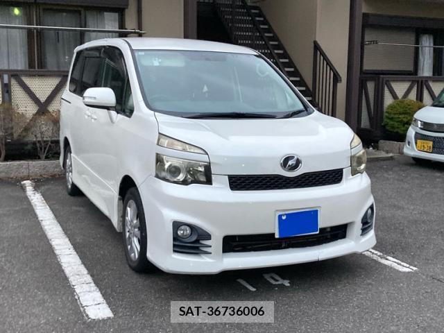 Toyota VOXY 2010-10 8813323-2